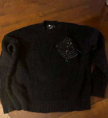 V-logo knitwear
