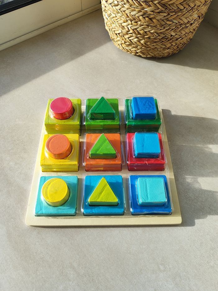 Jeu d'encastrement en bois