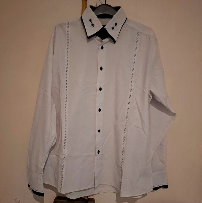 Chemise hommes très bon état coupe ajustée taille 3XL blanche et noire Armand Thierry