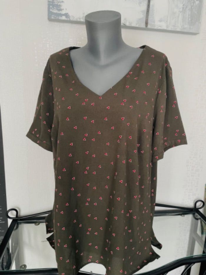 Jolie tunique taille 52 neuve