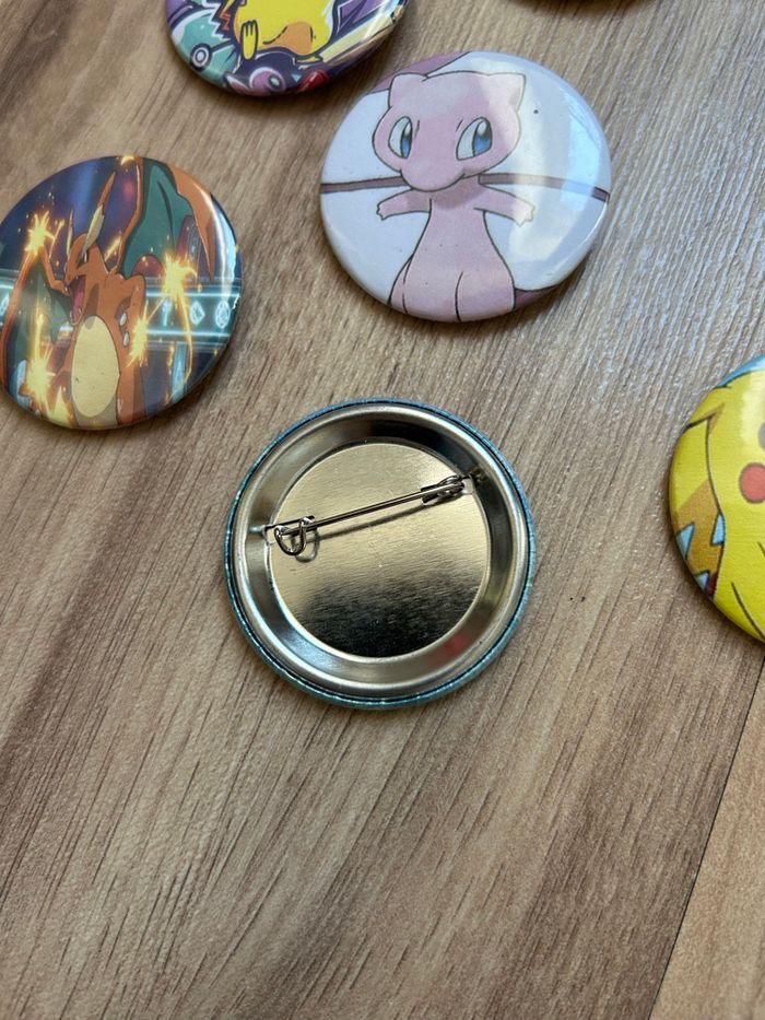 Lot de Badges Pokémon Faits Main Pikachu, Évoli, Mew & Co - photo numéro 4