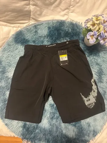 Short Nike noir NEUF avec étiquette – Taille S