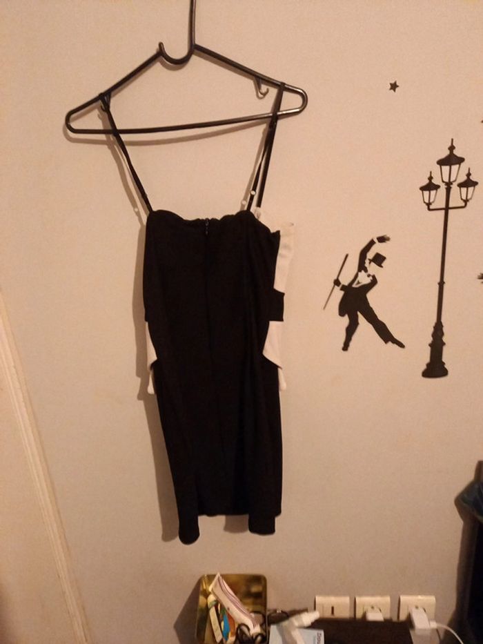 Robe noir et blanche - photo numéro 2