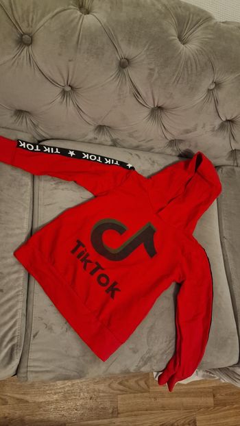 Sweat à capuche  tiktok enfant 4 ans aucune