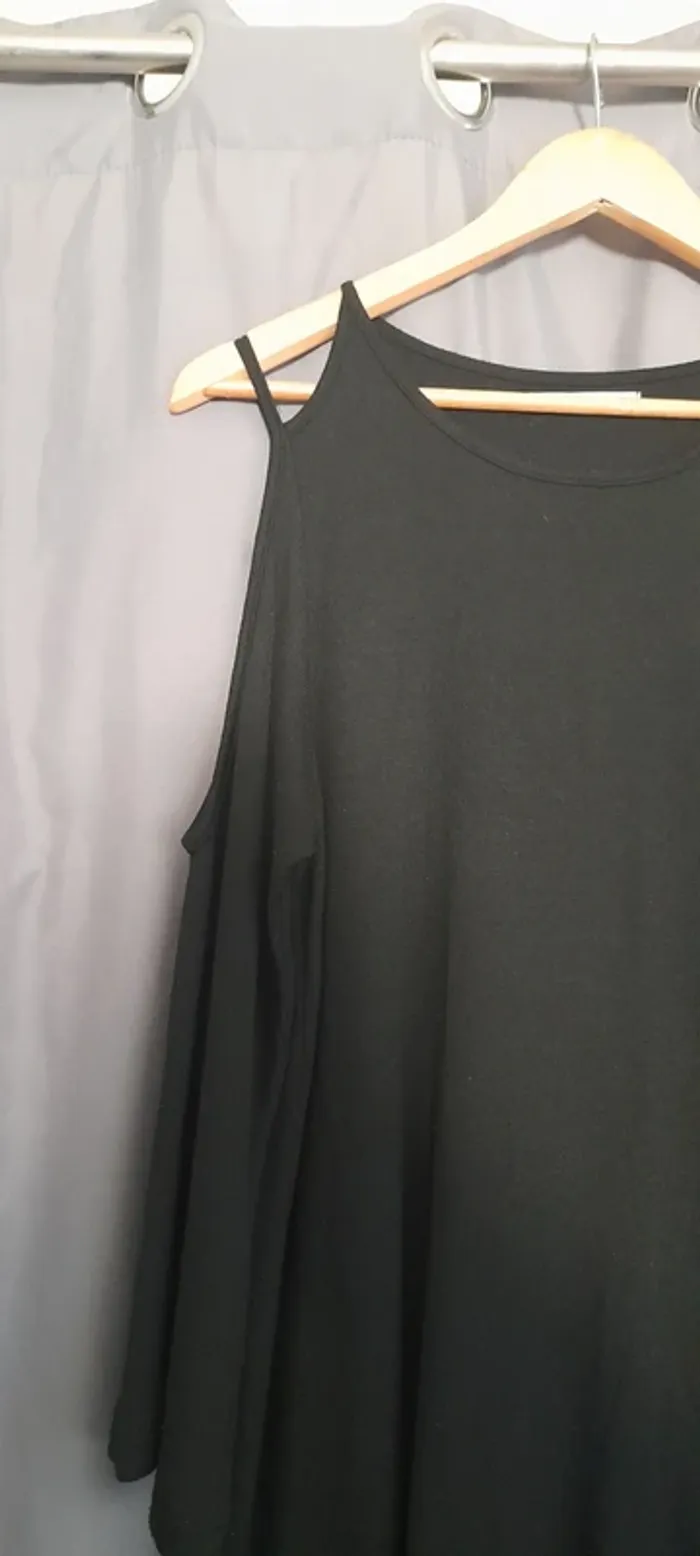 Robe hiver ouverte aux épaules - photo numéro 4