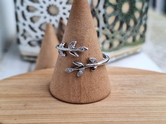 Bague ouverte Argentée en forme de feuilles avec strass en acier inoxydable – Bague de fiançailles - photo numéro 4