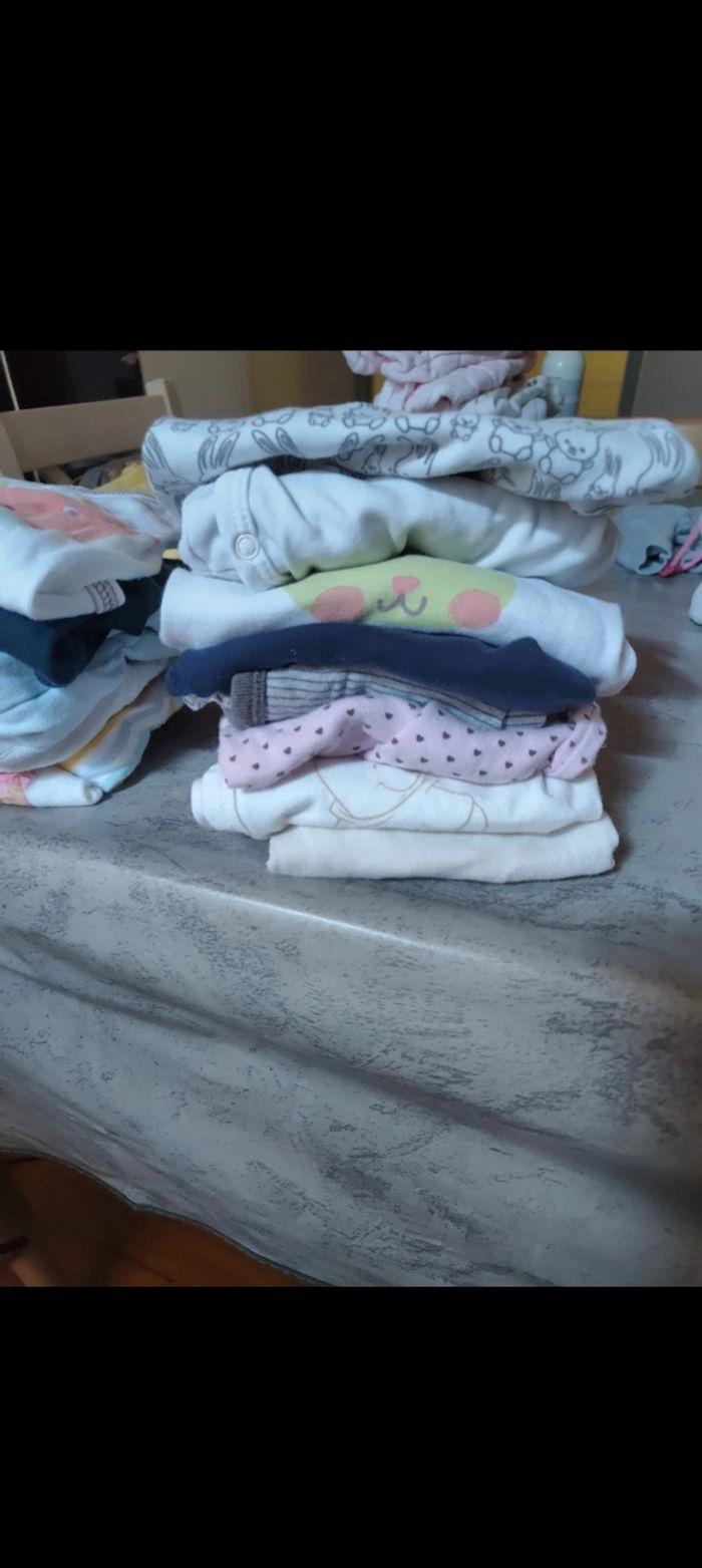 Vends vêtements 1 mois filles - photo numéro 6
