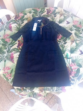 Robe noir et dentelle morgan