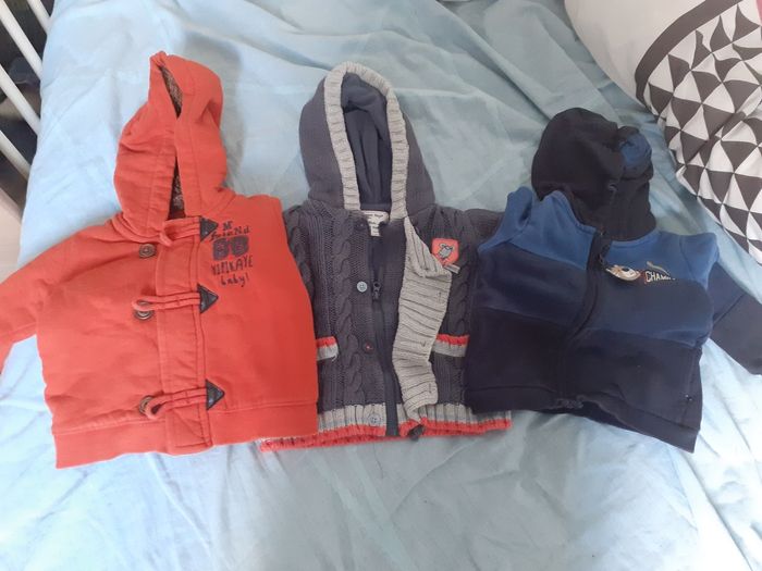 Lot vêtements garçon 9 et 12 mois - photo numéro 2