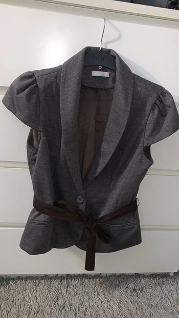 Jolie veste sans manche (taille 36)
