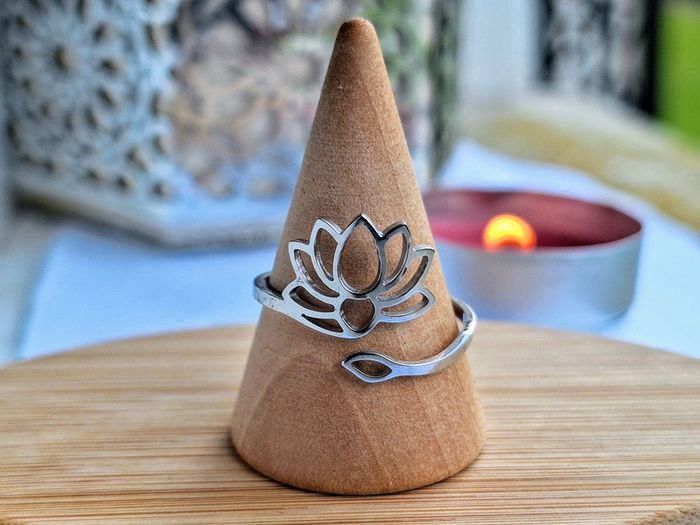 Bague Argentée réglable en forme de fleur de lotus pour femme / Bijou vintage Bague de yoga / Cadeau