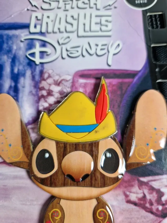 D260- Pin’s broche Pinocchio, Stitch Crashes Disney - photo numéro 3
