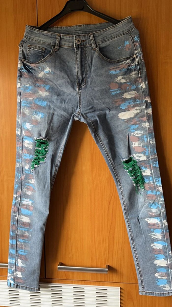 Jean avec taches de peinture taille 30
