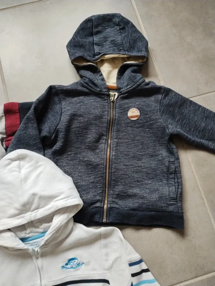 3 gilets zippés à capuche 4 ans - photo numéro 3