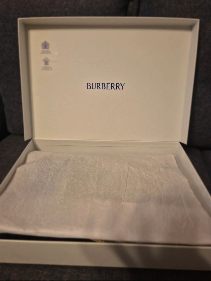 Lots vêtements bb 6. 12 mois burberry - photo numéro 2