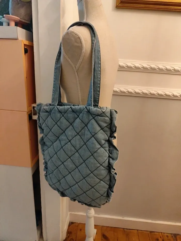 Sac shopping jean denim Stradivarius a volants neuf - photo numéro 3