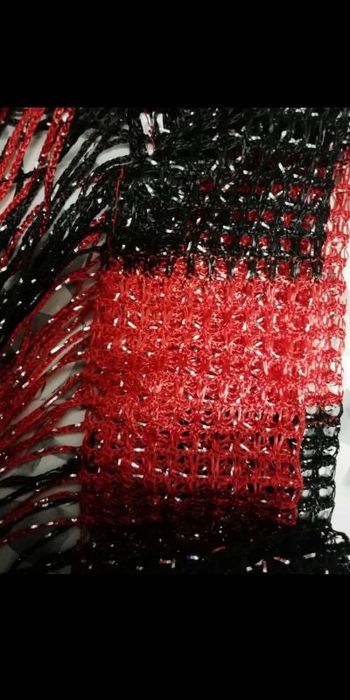 Très joli Rideau de fil rouge noir argent