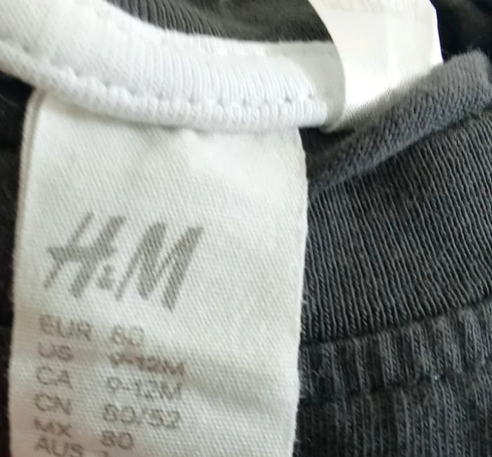 TEE shirt H&M taille 9/12 mois - photo numéro 2