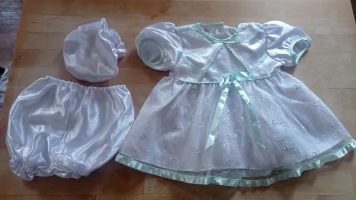 Deux robes de baptême neuve