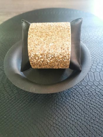 Bracelet manchette paillettes dorées