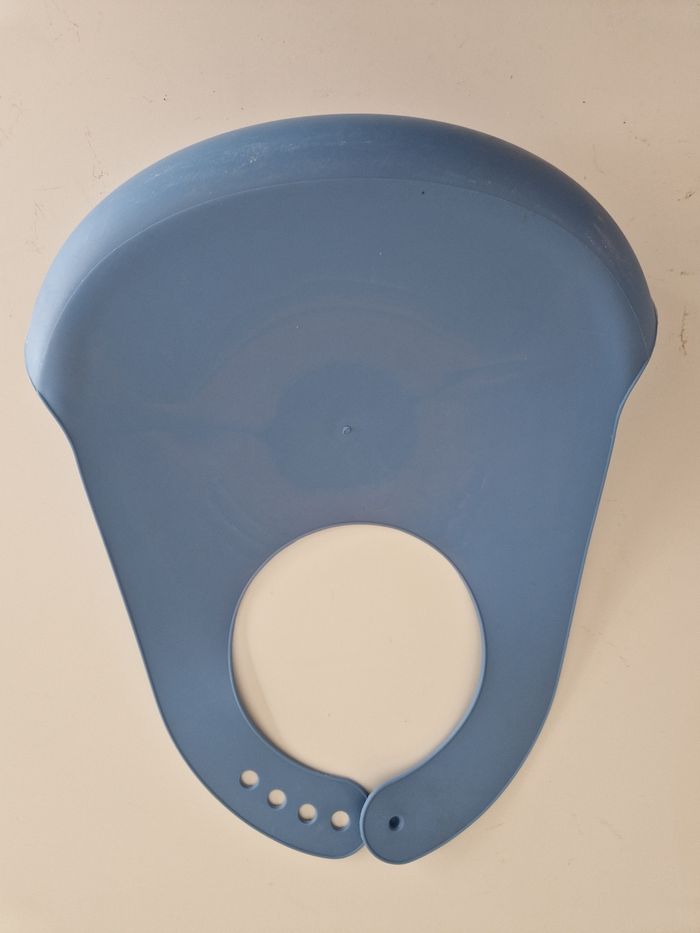 Bavoir bleu  en silicone neuf - photo numéro 3
