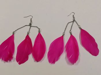 Boucles d oreilles plume rose 👂