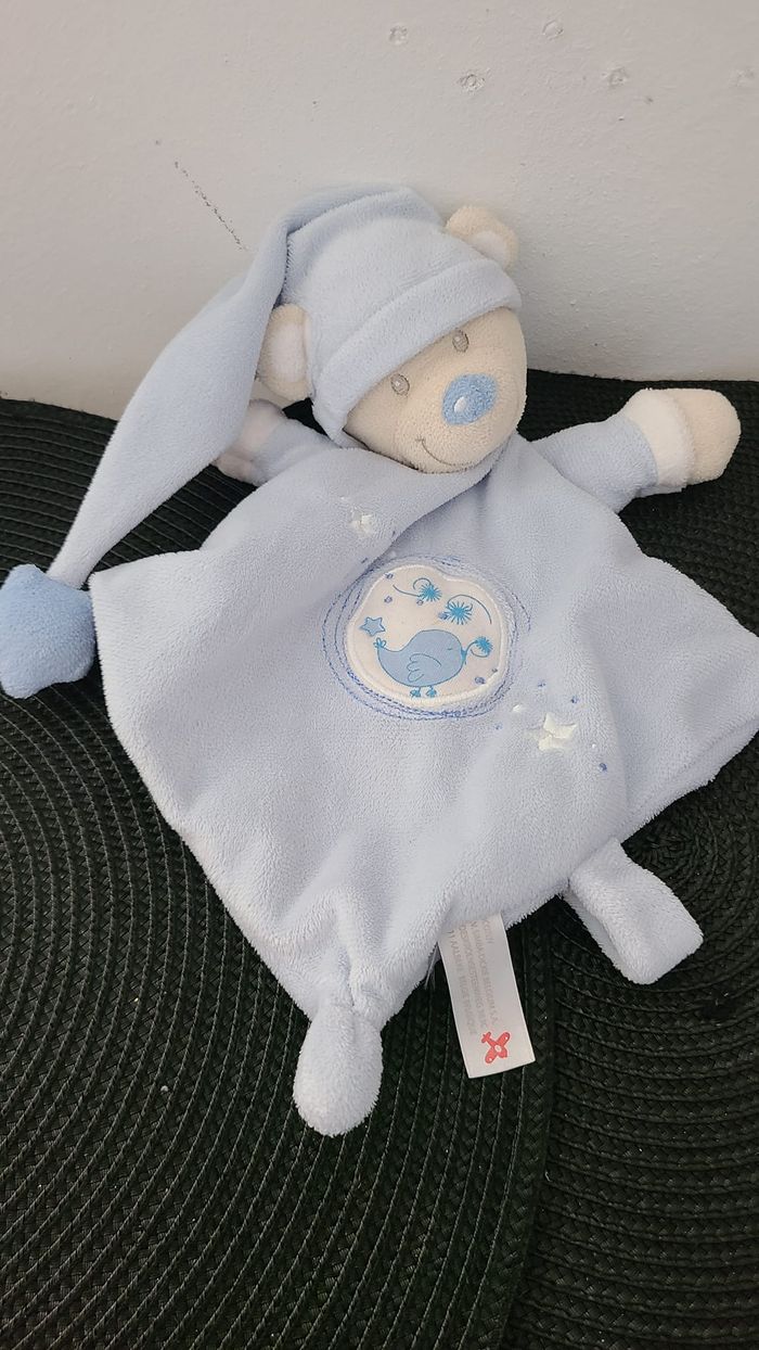 Doudou plat losange ours bleu ciel oiseau NICOTOY