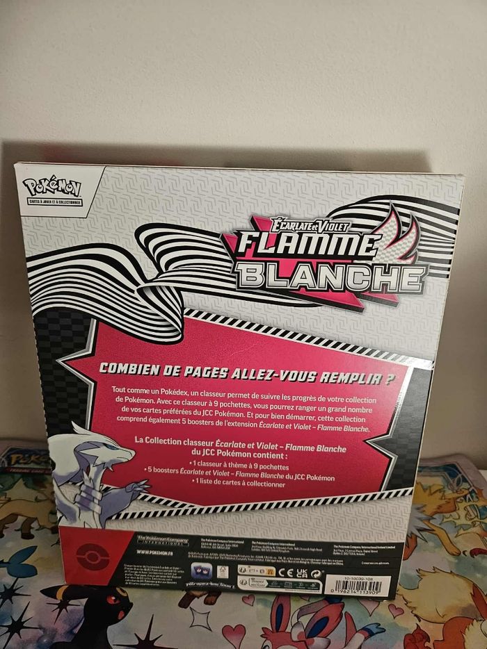 Coffret Pokémon Classeur 10.5 Flamme Blanche - photo numéro 2