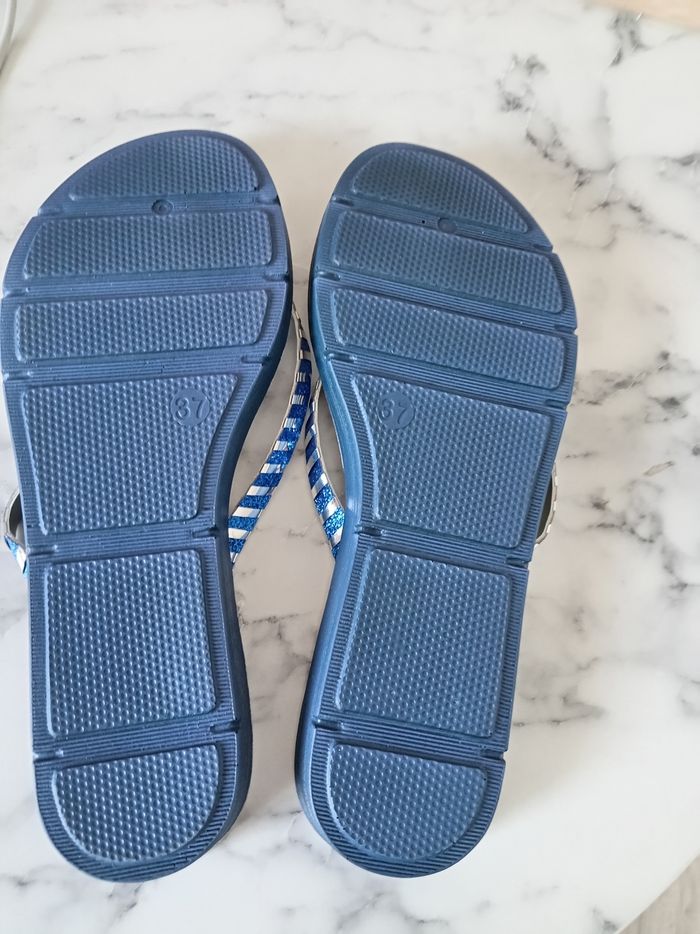Tongs taille 37 - photo numéro 2