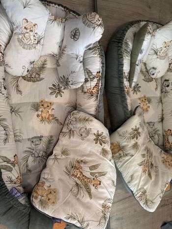 2 réducteurs de lit spéciale jumeaux 