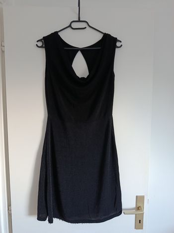 Robe noire brillante