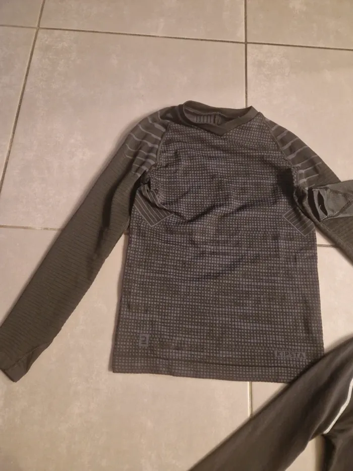 Lot vetements thermiques kipsta 8 ans - photo numéro 2