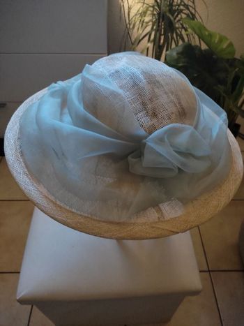 Chapeau avec tulle drapé