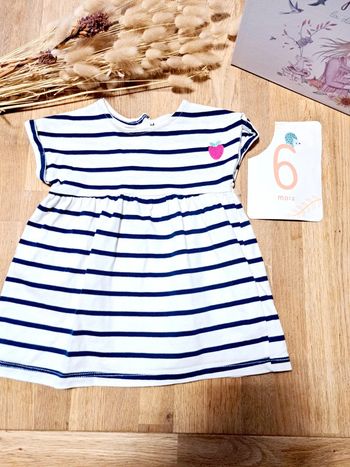 Robe manches courtes