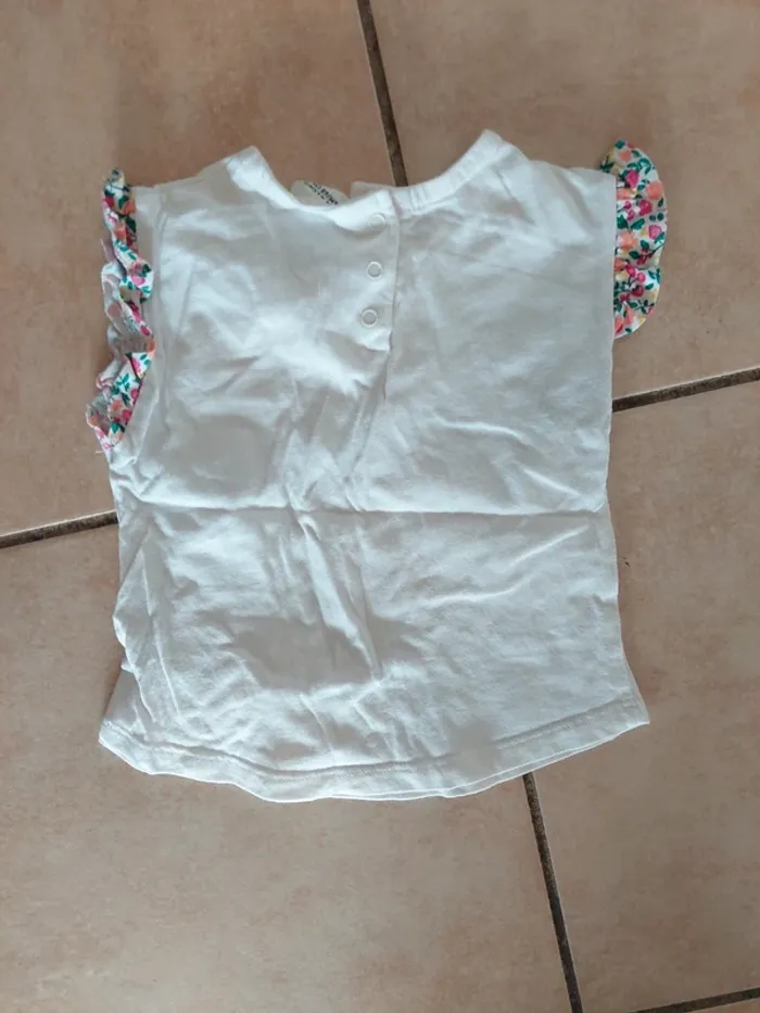 Tee-shirt  6 mois - photo numéro 2