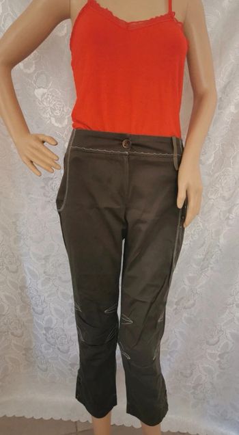 Pantacourt. Kaki. Taille 36.La mode est à vous