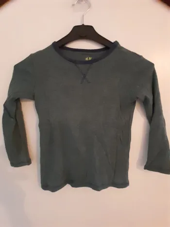 Tee-shirt, couleur kaki/bleu marine, Marque H&M, taille 4/6ans - 110/116cm manches longues
