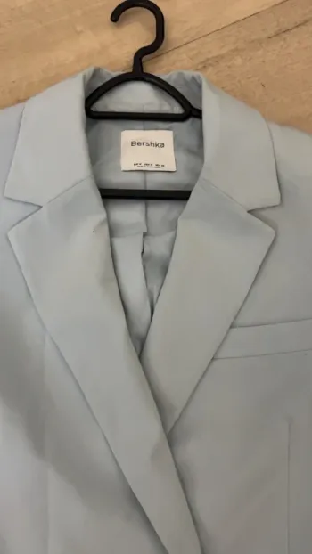 Blazer bershka taille M bleu ciel pastel très bon état