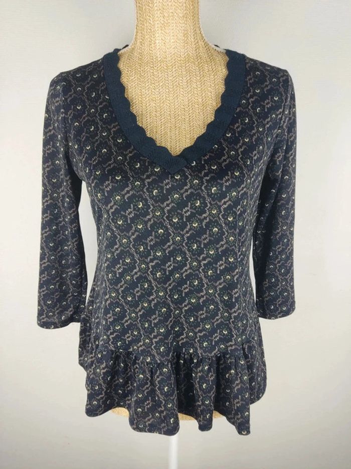 Blouse manches 3/4 motif graphiques sur fond bleu nuit taille 36 Riu