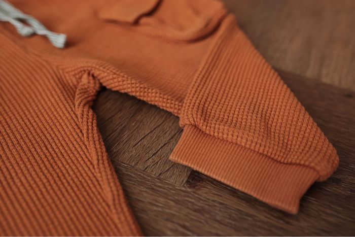 T-shirt et pantalon - photo numéro 3