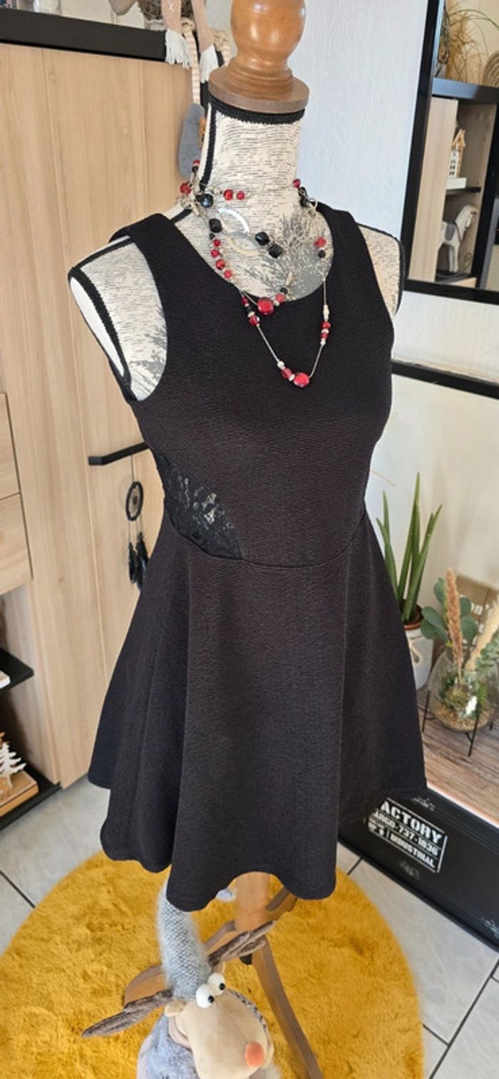 Magnifique robe patineuse noir dentelle - photo numéro 3