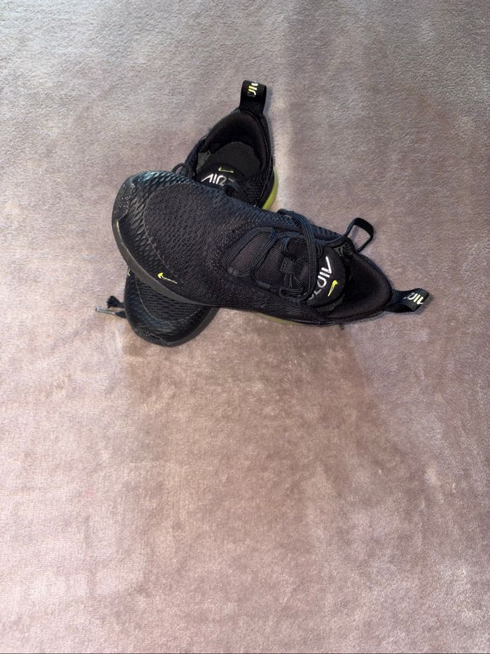 Baskets Nike enfant Air70 noir taille 28 en très bon état - photo numéro 2