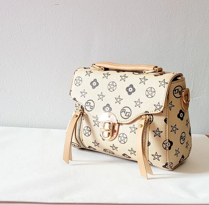 Sac à main beige imprimé doré – Élégant et tendance avec bandoulière - photo numéro 3