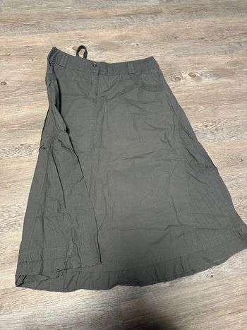 Jolie jupe mi longue taille 40