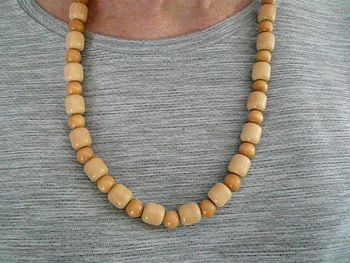 Collier en perles de bois