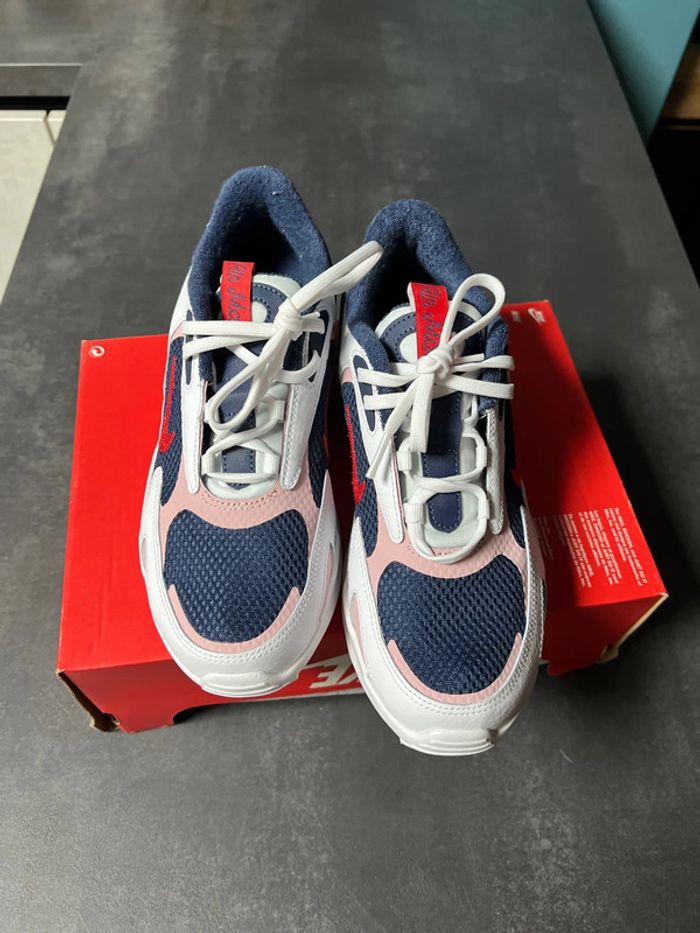 Basket Nike taille 37.5 - photo numéro 7
