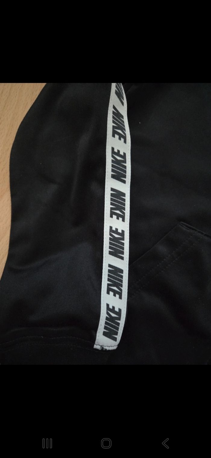 Veste nike noire 5/6 ans - photo numéro 4