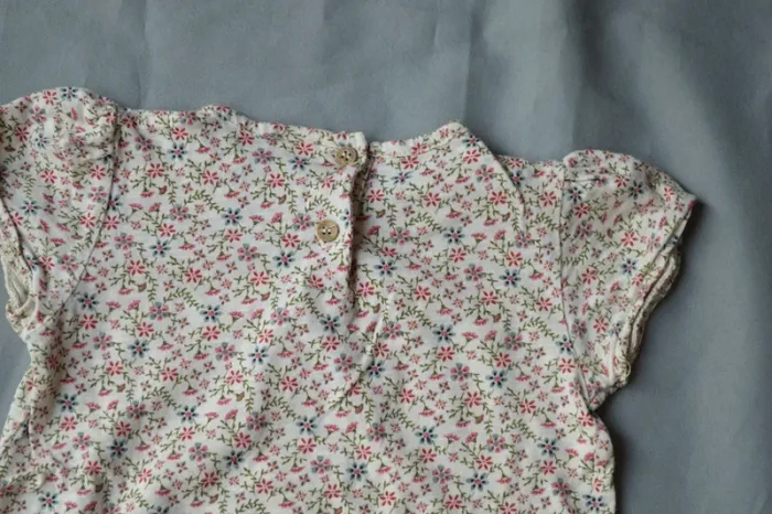 T-shirt Zara Baby fleuri papillon crochet crème 24-36 mois - photo numéro 5