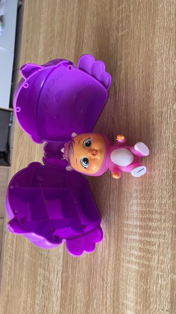 Bébé avec sa boîte