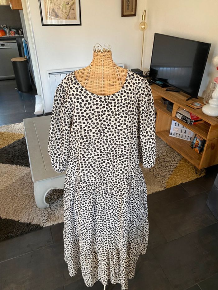 Robe longue liberty blanche avec motifs fleurs noires taille S / M - photo numéro 3